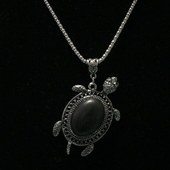 GIFT IDEA Super Cute TURTLE necklace - Picture 4 of 4